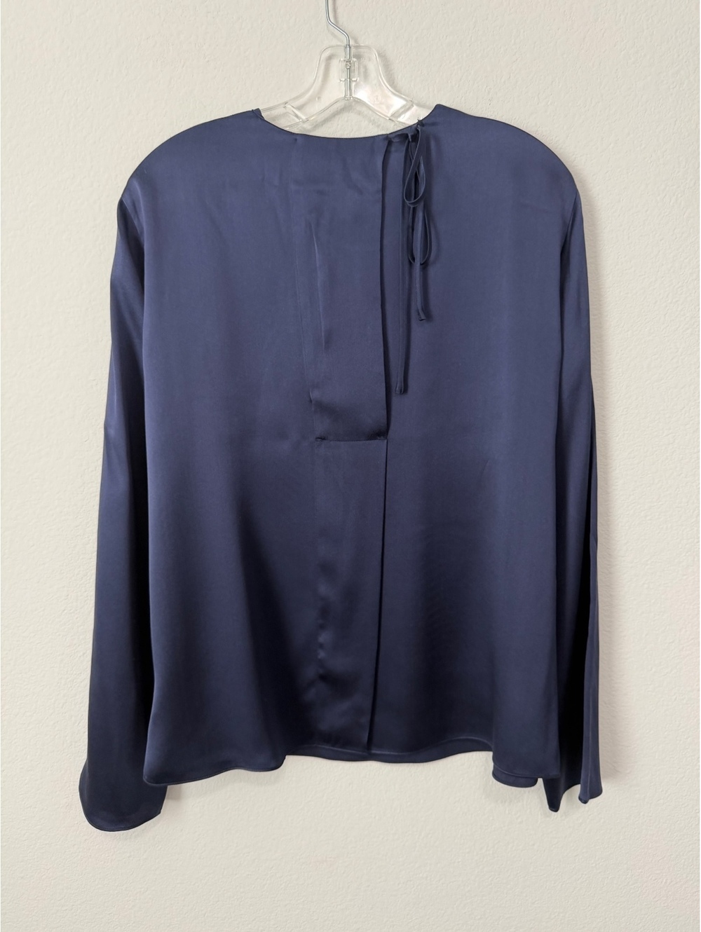 VINCE 100% Silk Split Back Round Neck Navy Blue Minimalist Blouse Size L - Picture 2 of 8